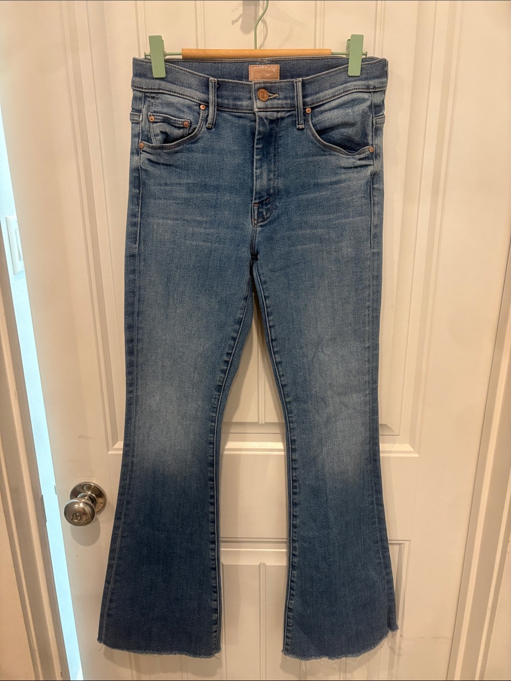 MOTHER Denim The Insider Crop Flare Raw Hem Jeans Blue Size [SIZE]